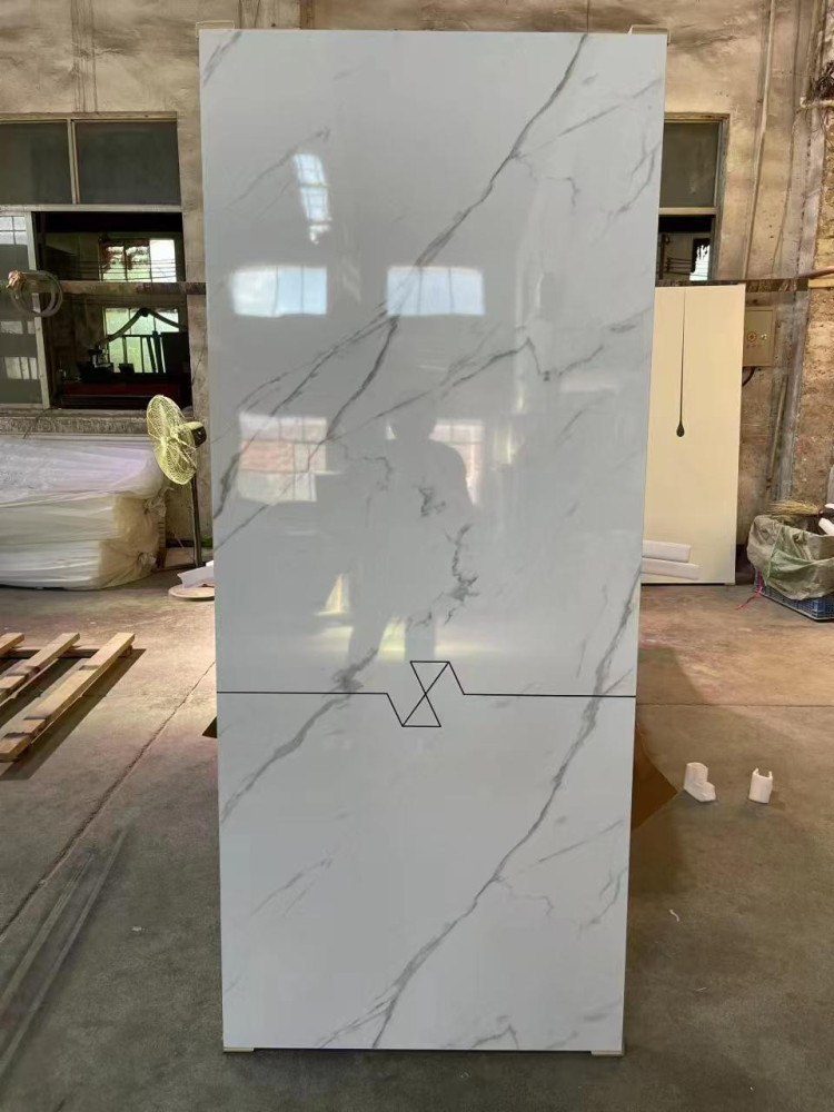 large-format Firr di Bosco grey marble-effect procelain door