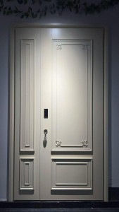 Versali interior door featuring baguette elements, designed with classic refiement and elegance