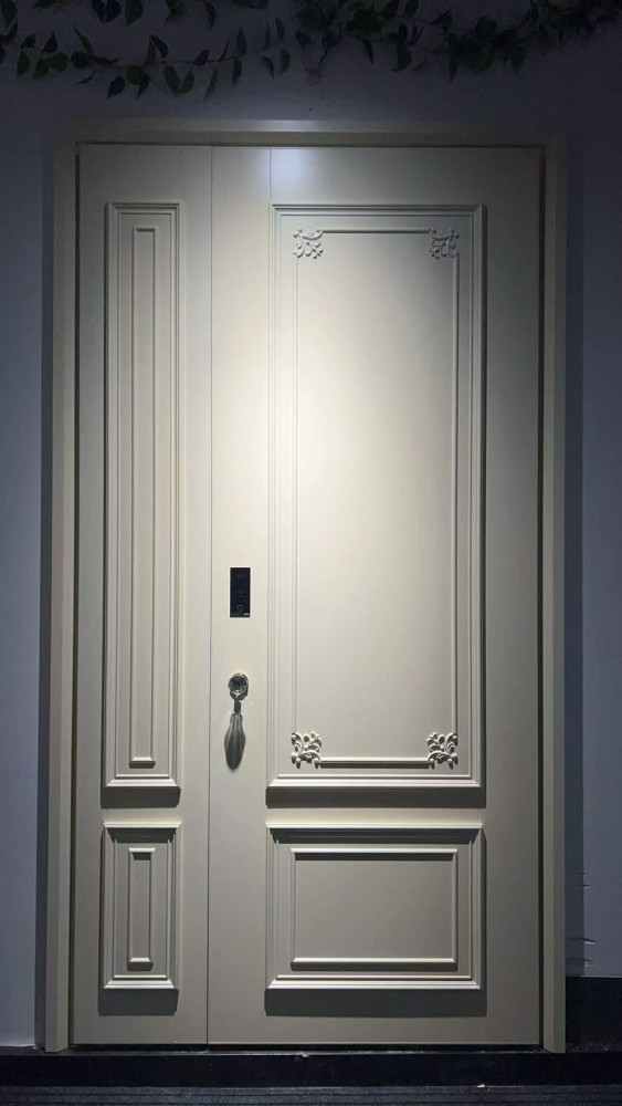Versali interior door featuring baguette elements, designed with classic refiement and elegance